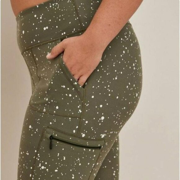 Torrid Leggings Women's Plus 3 Happy Camper High Rise Pockets Cropped Green - Picture 2 of 14